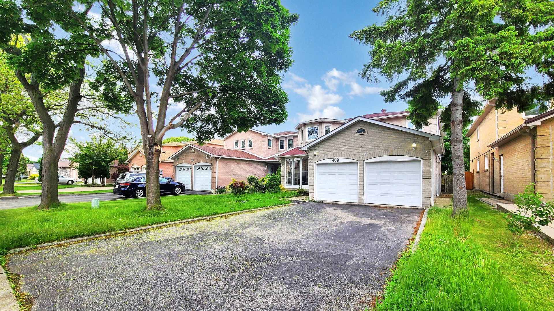 Stunning Fully Renovated Home in the Heart of Mississauga !