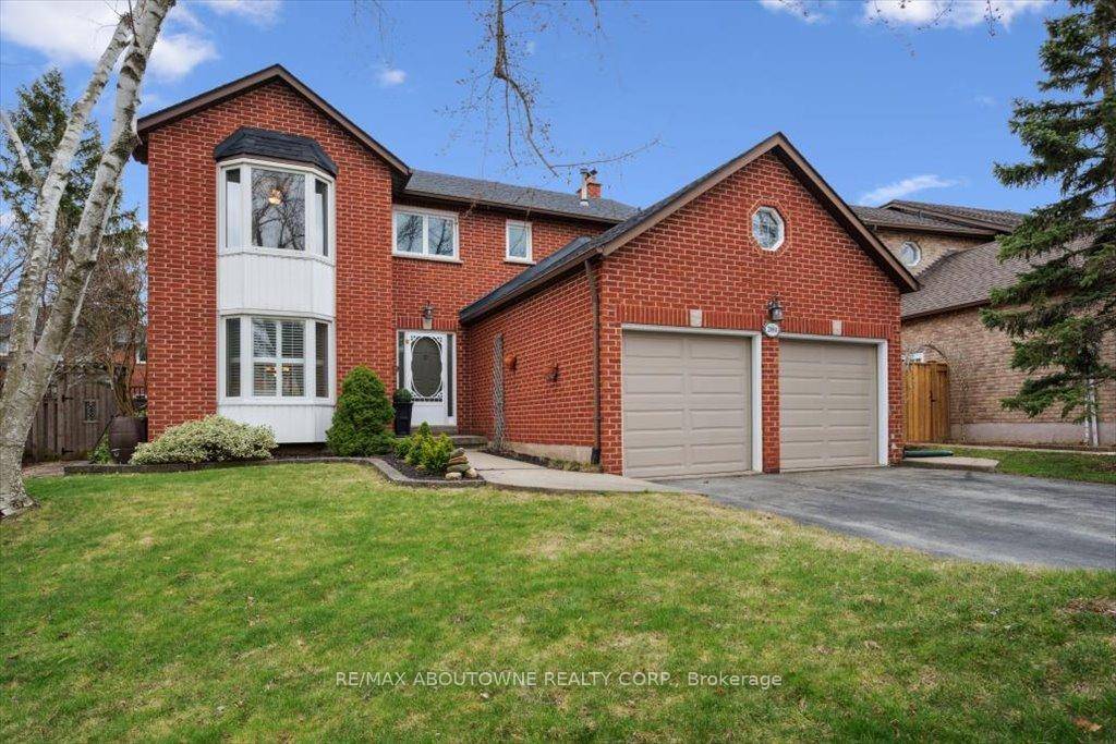 Don't miss this 4 bedroom family home with finished basement on a quiet mature street in Oakville's River Oaks Community.