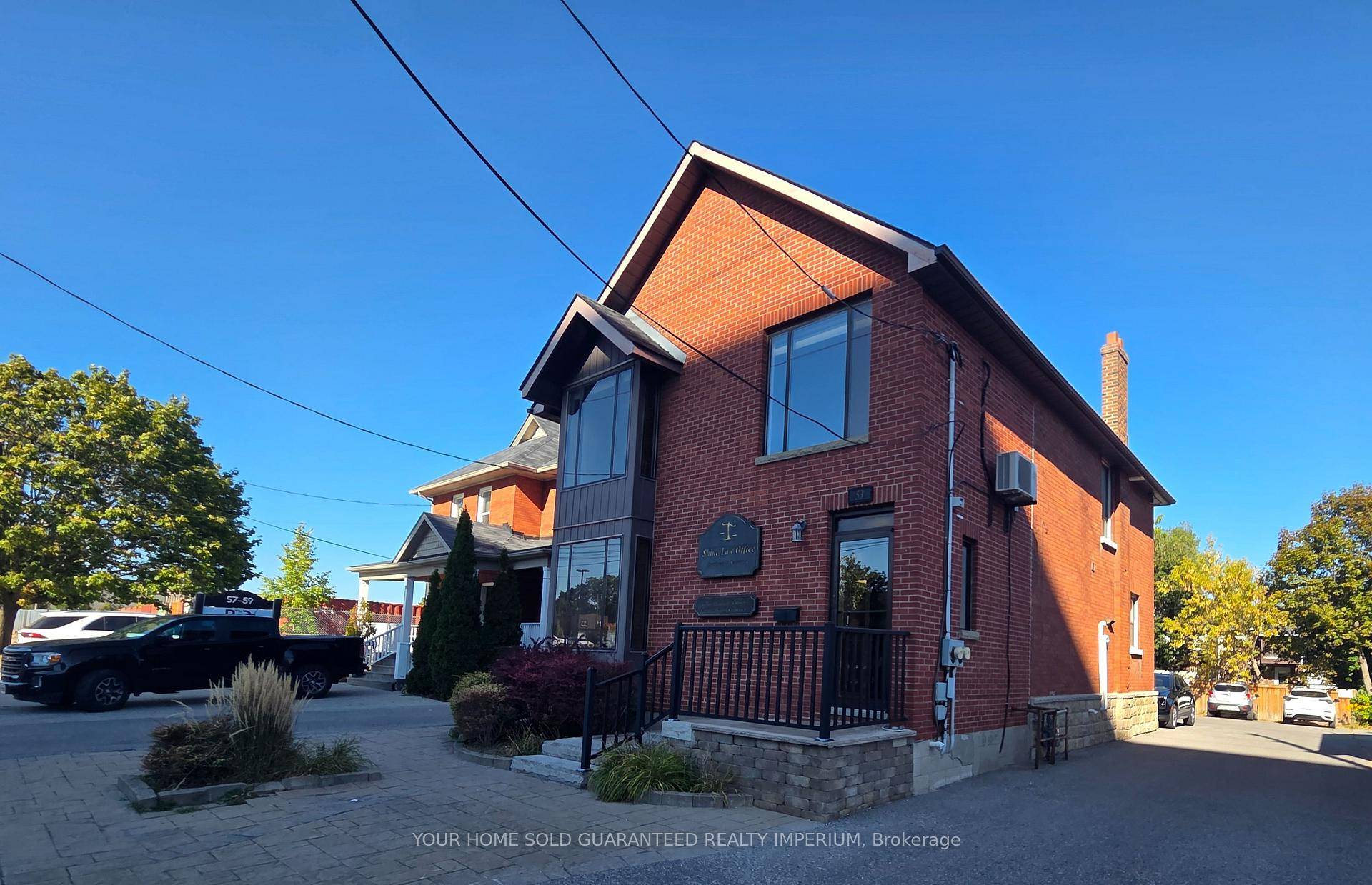 Clean, bright, and functional office located directly across from the courthouse, ideal for lawyers, paralegals, real estate professionals, mortgage brokers, consultants, or other professional uses.