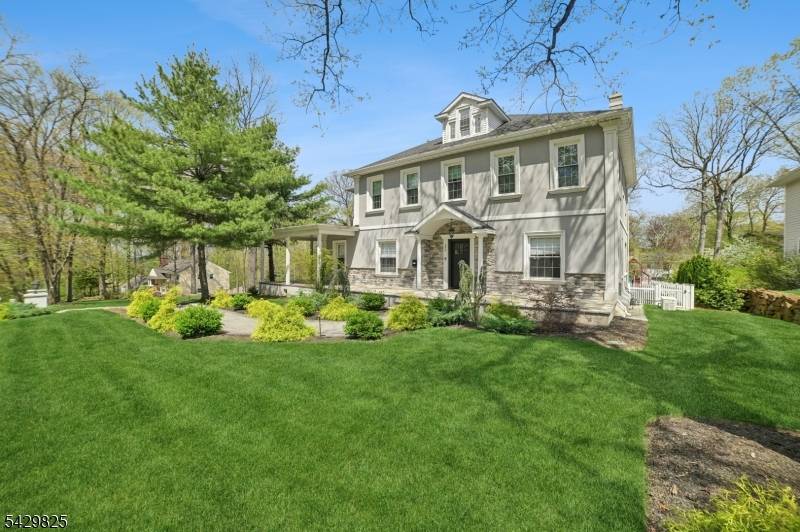 Welcome to 152 Murray Hill Blvd.