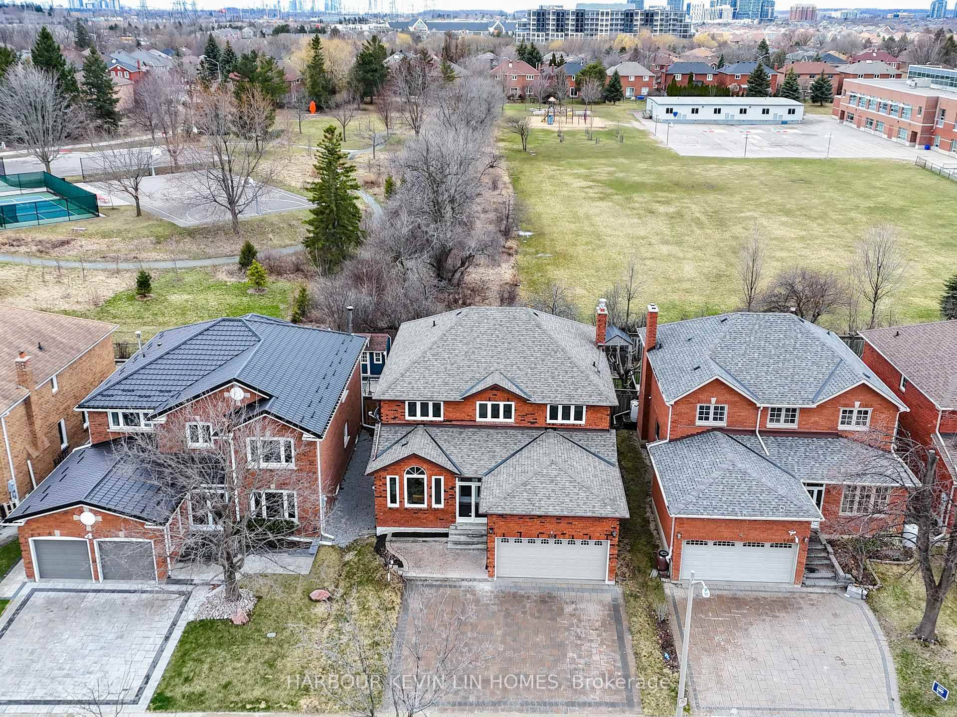 Welcome to 146 Valleymede Dr, Backing Onto Kings College Park.