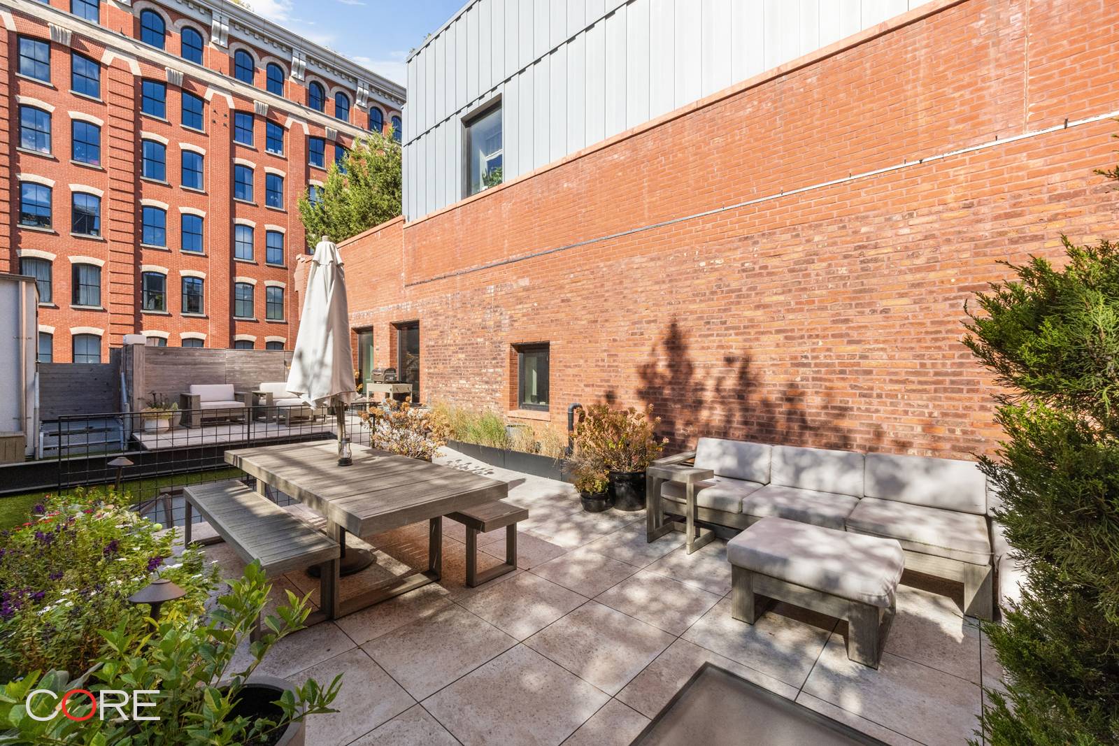 Nestled in the heart of vibrant Northwest Tribeca, this stunning loft was masterfully envisioned by celebrated interior designer Michael Bargo.
