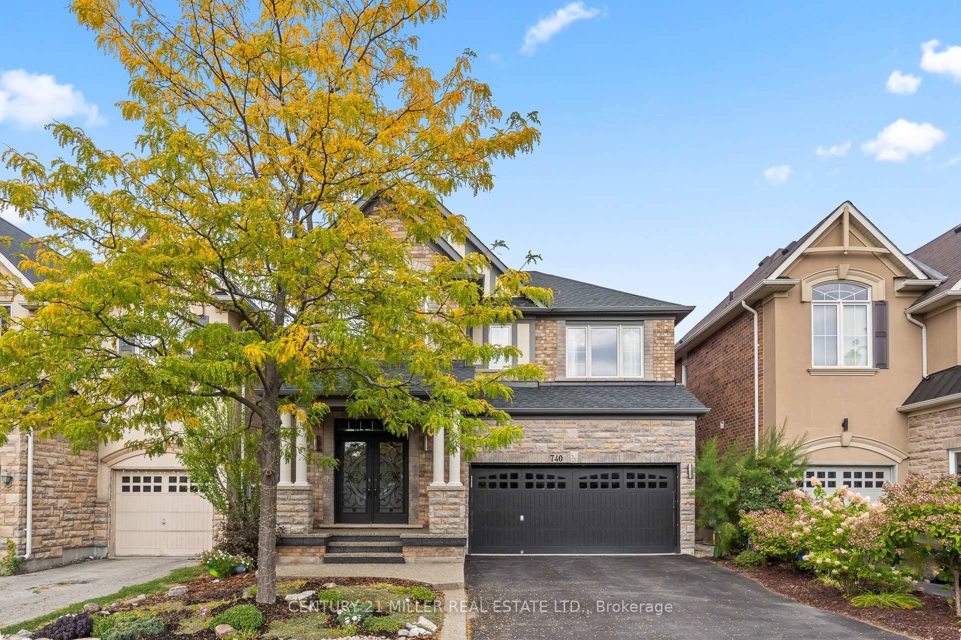 Discover this stunning, meticulously maintained detached home boasting nearly 2, 500 sq ft of bright, open living space, plus an inviting 800 sq ft finished basement.