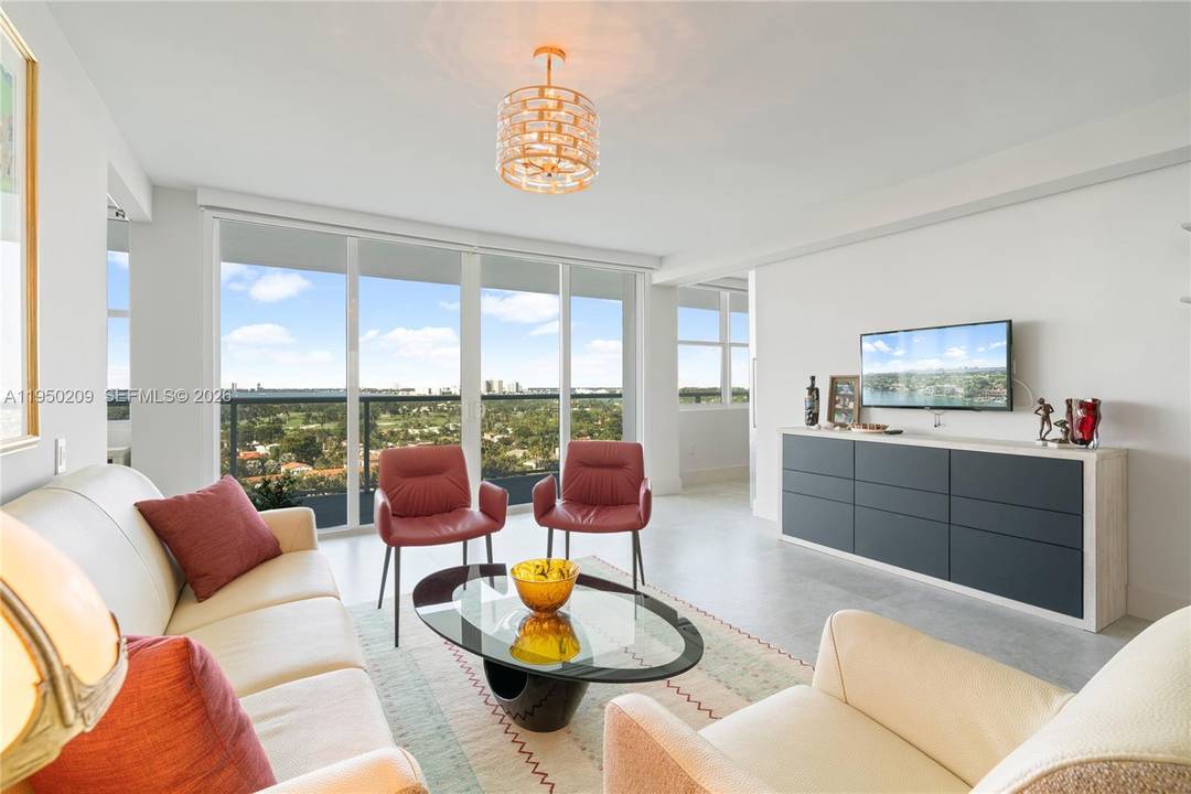 Fully remodeled 2 bedroom, 2 bath condo with 1, 442 SF, ideal for buyers searching for a renovated Miami Beach apartment in the 600K 700K range.