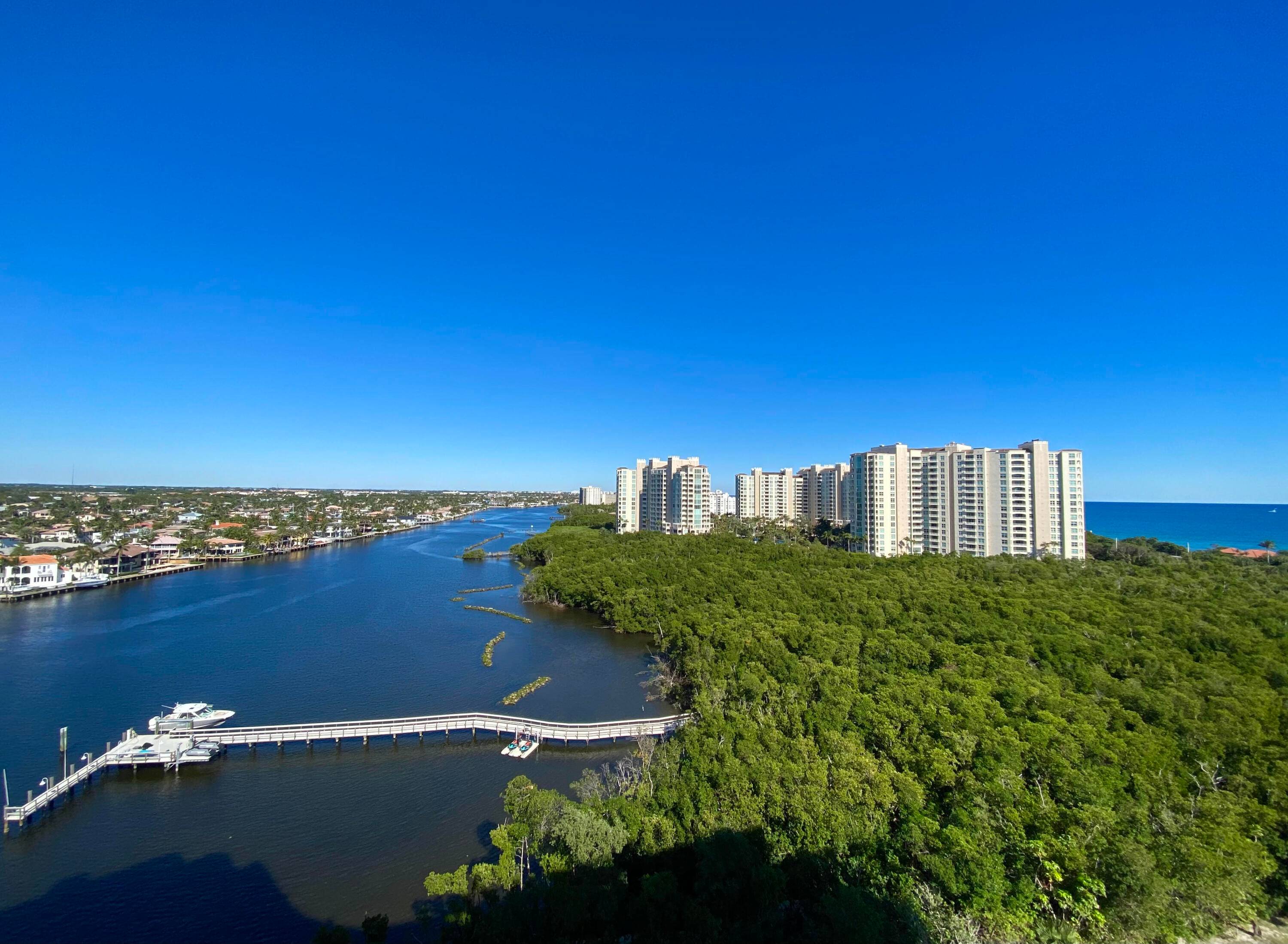 Huge 1 bedroom 1. 5 Lower Penthouse with Spectacular Views.