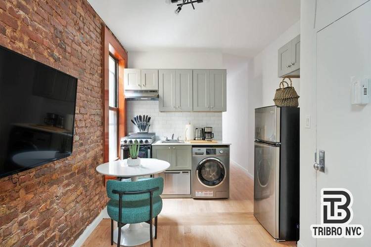 Super Sunny large 2BR in PRIME LES W D IN UNIT and Gut renovated !
