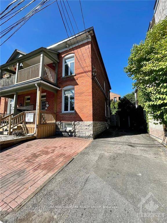 Conveniently located Glebe Large Basement Studio Apartment.
