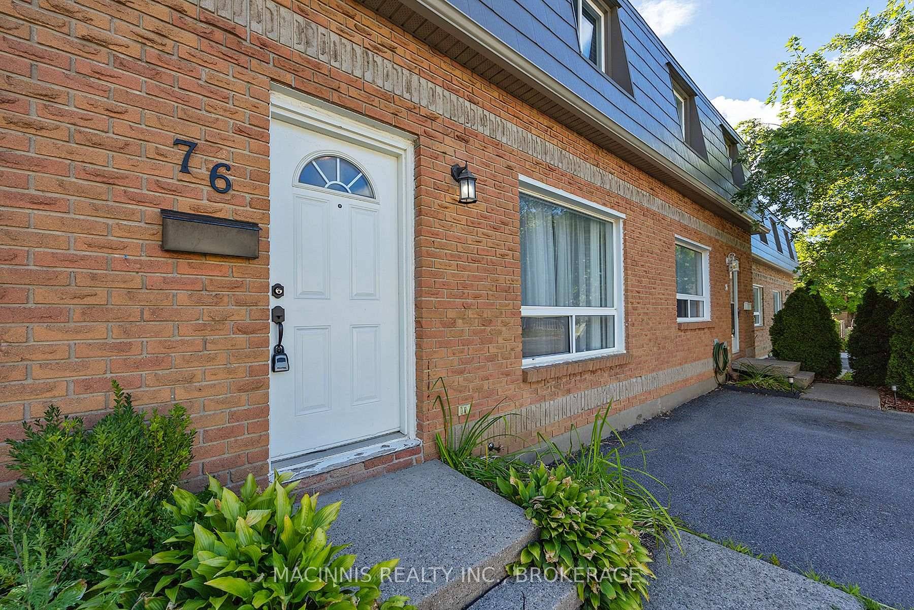 Welcome to this move in ready 3 bedroom, 2 storey condo townhouse in the highly desirable Strathcona Park community !