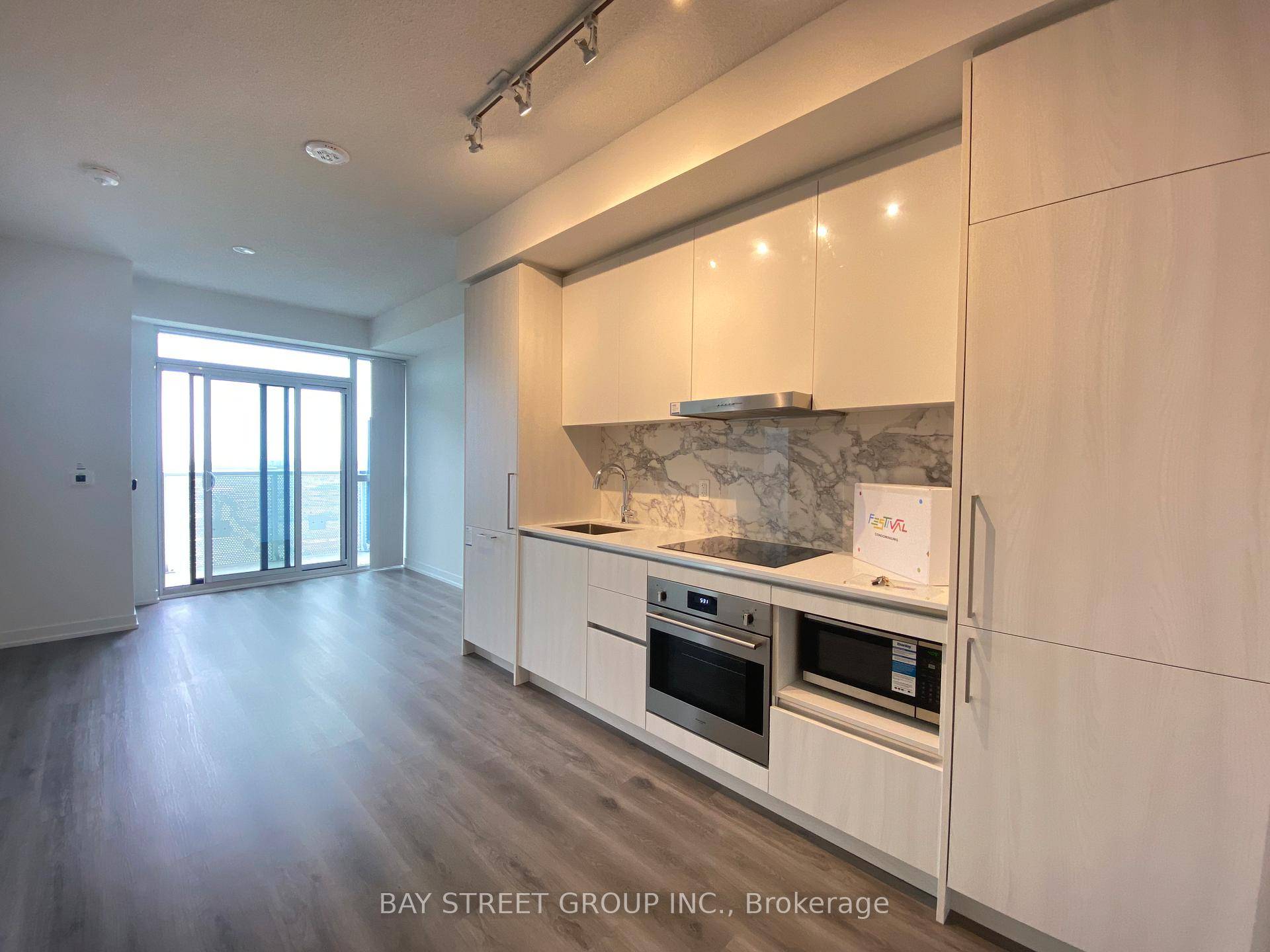 Brand new, 1 bedroom 1 Bath condo sits on the 49th floor, offering breathtaking panoramic views and an unbeatable location in the vibrant heart of Vaughan.