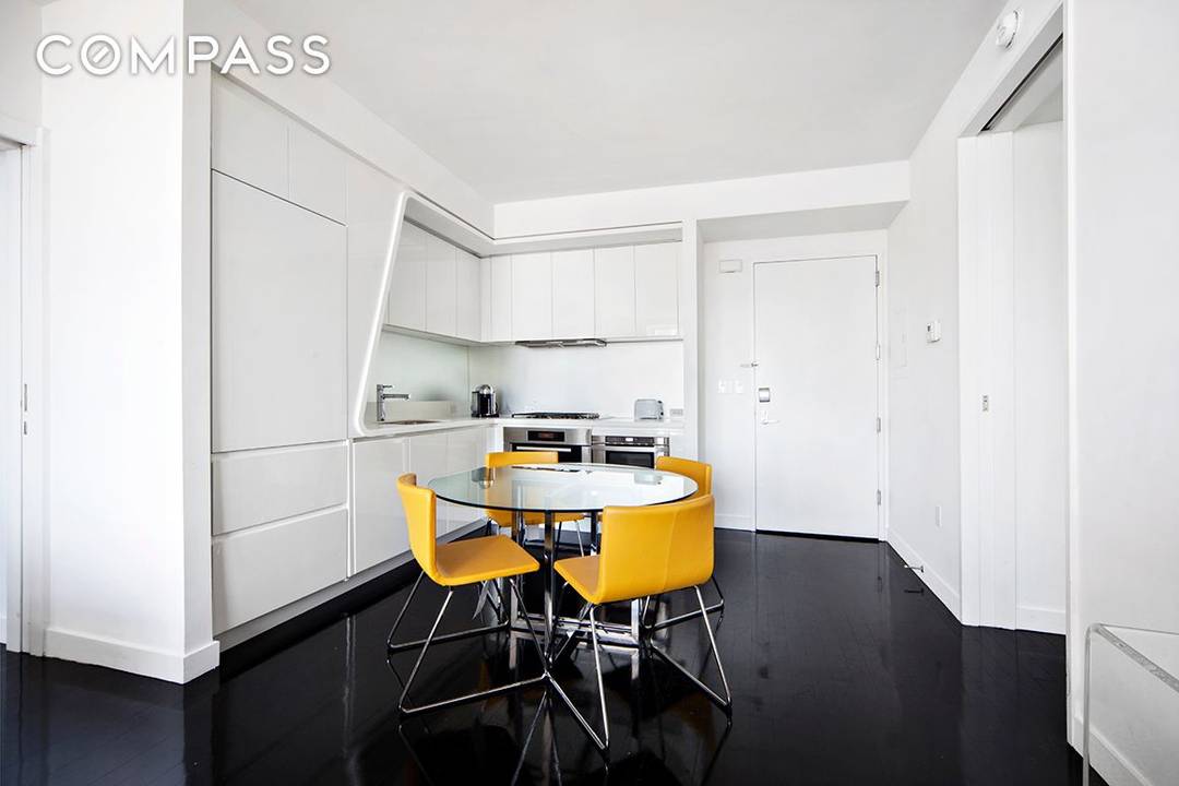 Welcome to Residence 52D at 123 Washington Street A Stunning High Floor Home at the Coveted W Hotel amp ; Residences This exceptional two bedroom, two bath residence on the ...