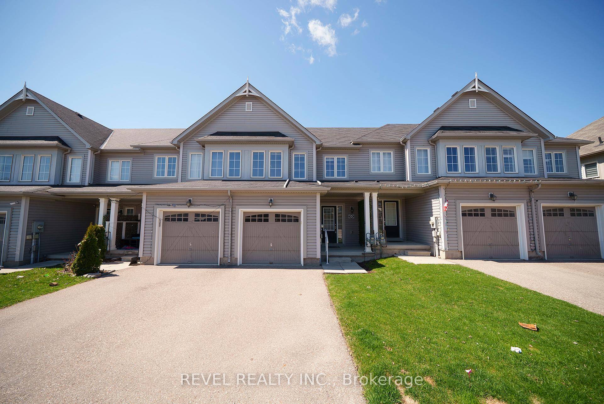 Location, location ! Welcome home to 94 Bisset Avenue, a beautiful freehold townhome located in the highly desirable West Brant community.