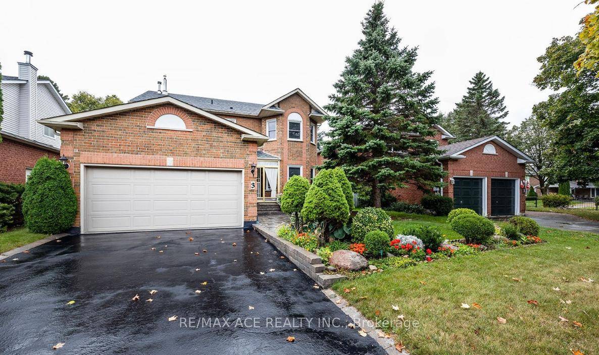 4 bedroom plus 2. 5 bath home situated conveniently near HWY 401 amp ; shopping centers.