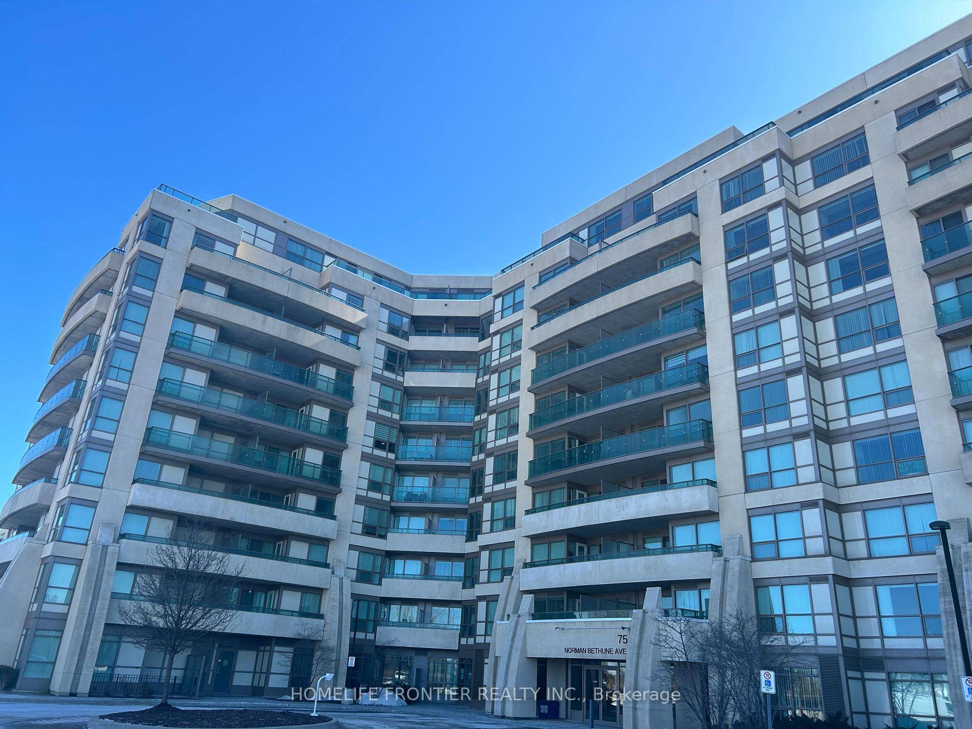 Bright and spacious 1bdr plus Den with Parking and Locker in a welcoming condo community in Richmond Hill.