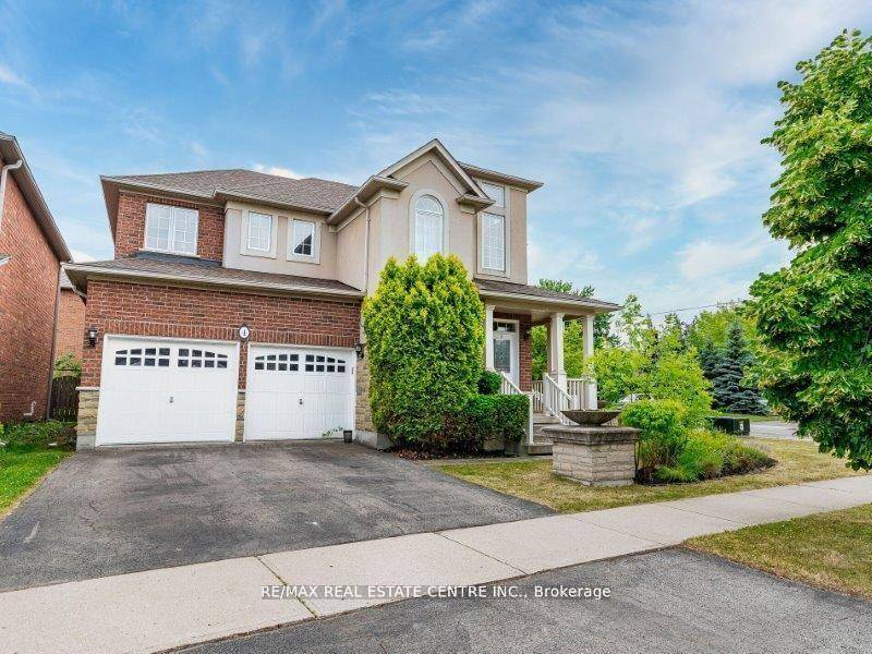 Immaculate 4 Bedroom Detached Home in Prestigious Lake Point Community !