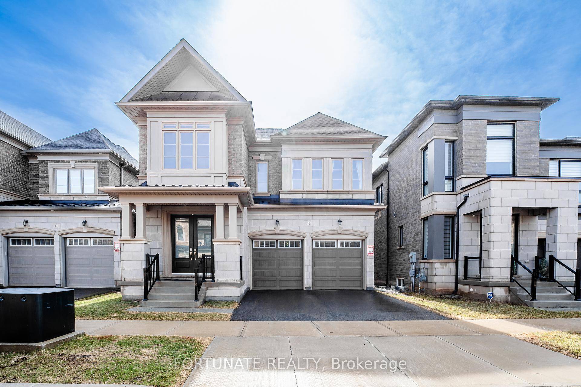 Family Friendly Luxury in Prime Oakville !