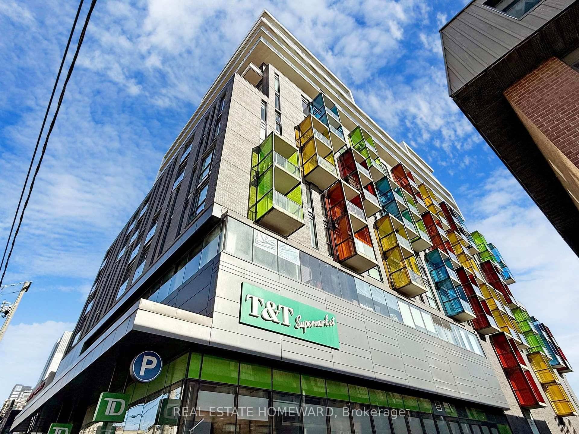 Welcome to urban sophistication at its finest in this modern 2 bedroom, 2 bathroom condo nestled in a sought after Tribute built boutique building in the heart of Kensington Market ...