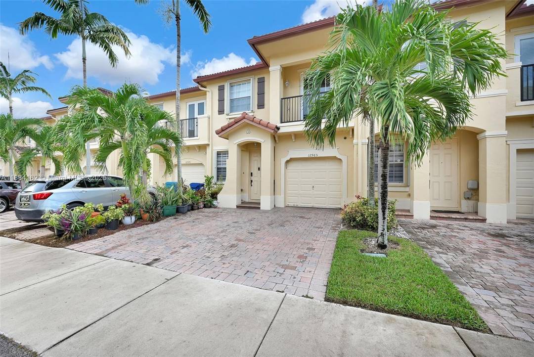 Step into this inviting Kendall townhouse, perfectly situated between East and West Kendall with easy access to major highways, highly rated schools, and popular shopping and dining spots.