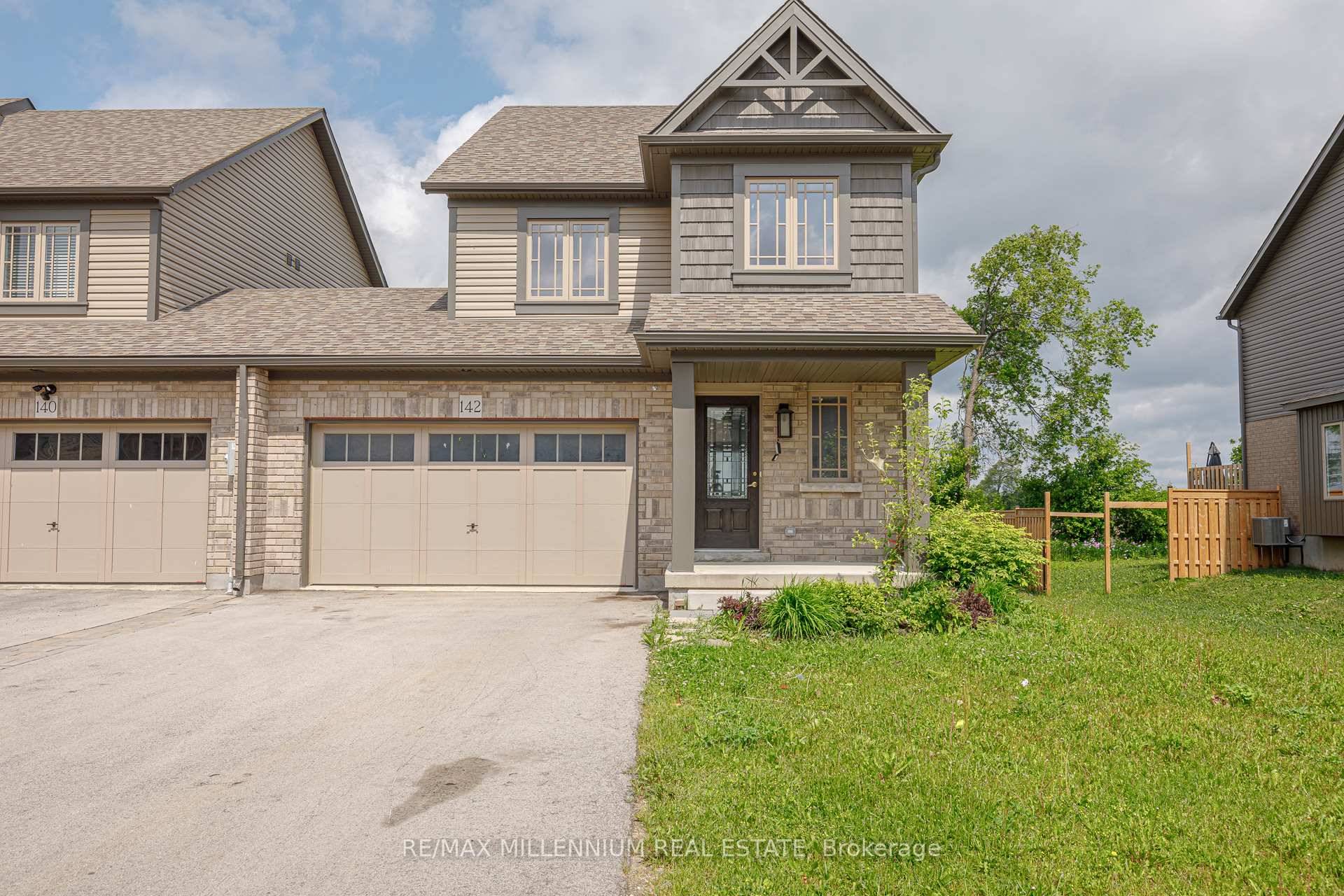 This Devonleigh built Freehold End unit Townhouse in Markdale sounds like an exceptional One as of the biggest lots on the street at 45.