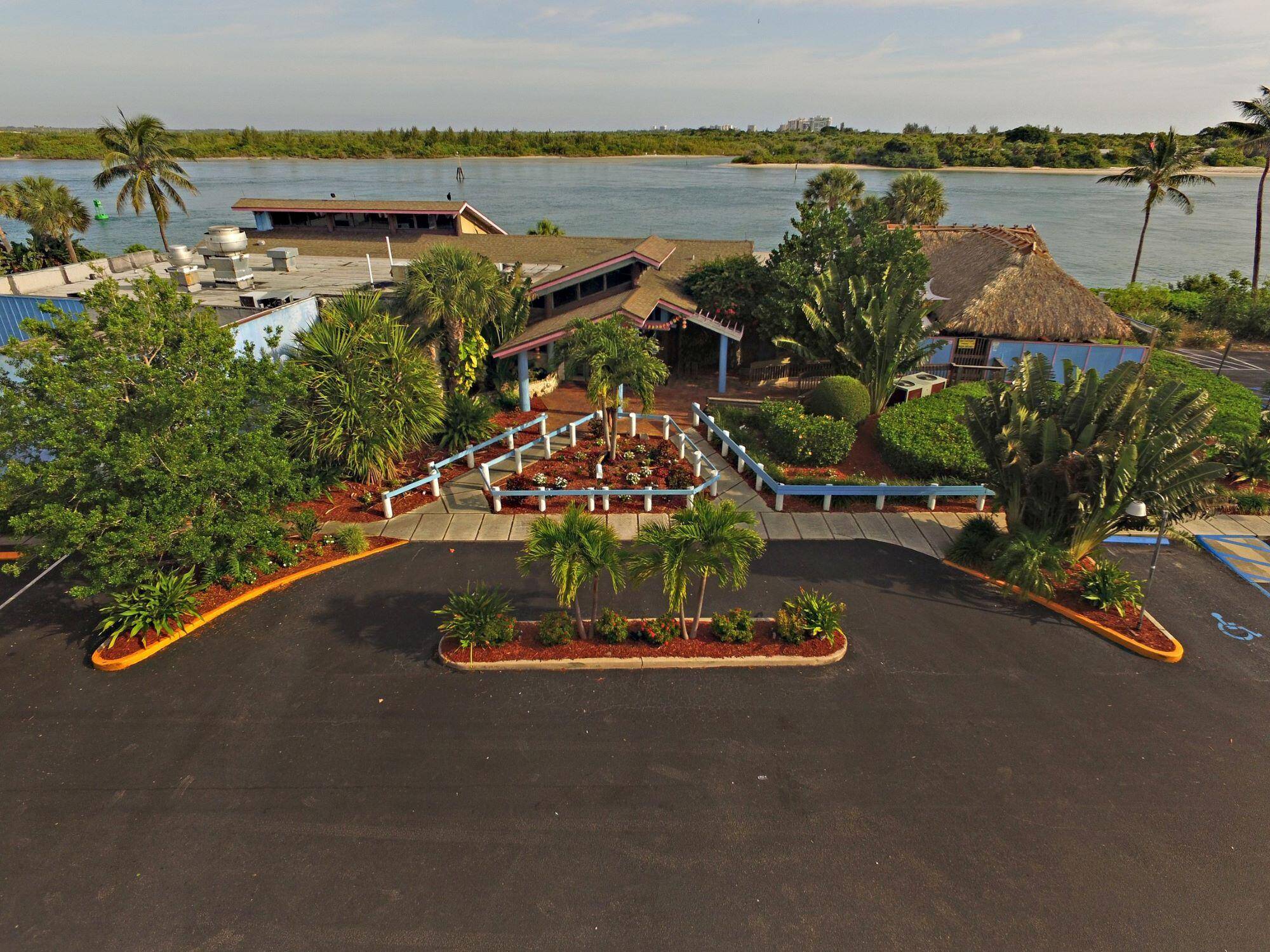 Manatee Island Bar Grill is a 7, 140 SF high volume 200 seating capacity waterfront restaurant situated along the Fort Pierce Inlet.