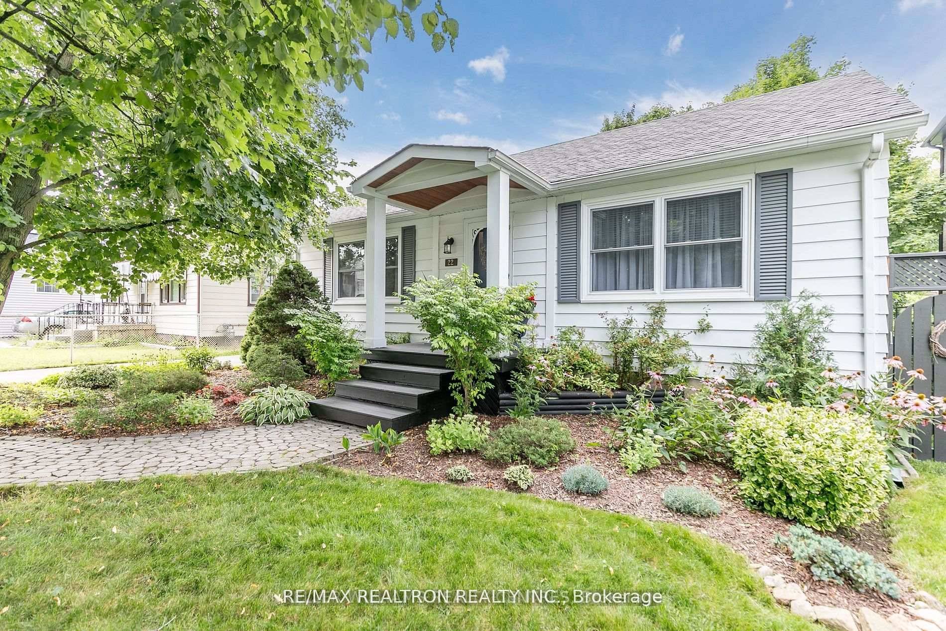 Location ! Location ! ! 2 Bedrooms Bright Basement in the Heart of Aurora, nestled among multi million dollar properties.