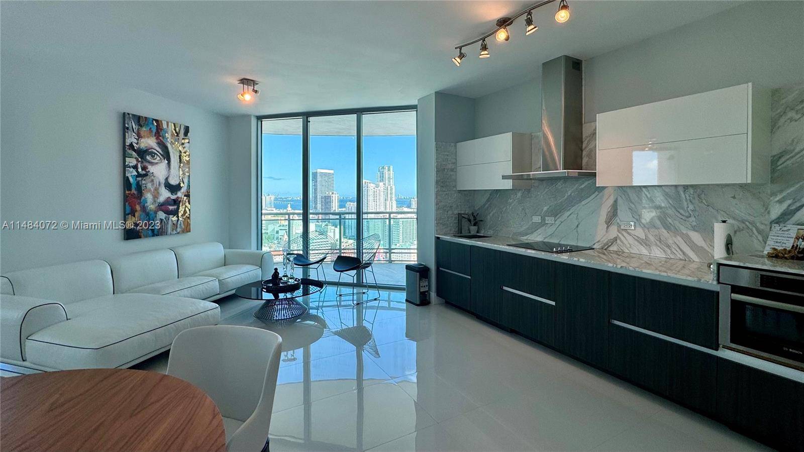 Welcome to the only gated condo community in Downtown.