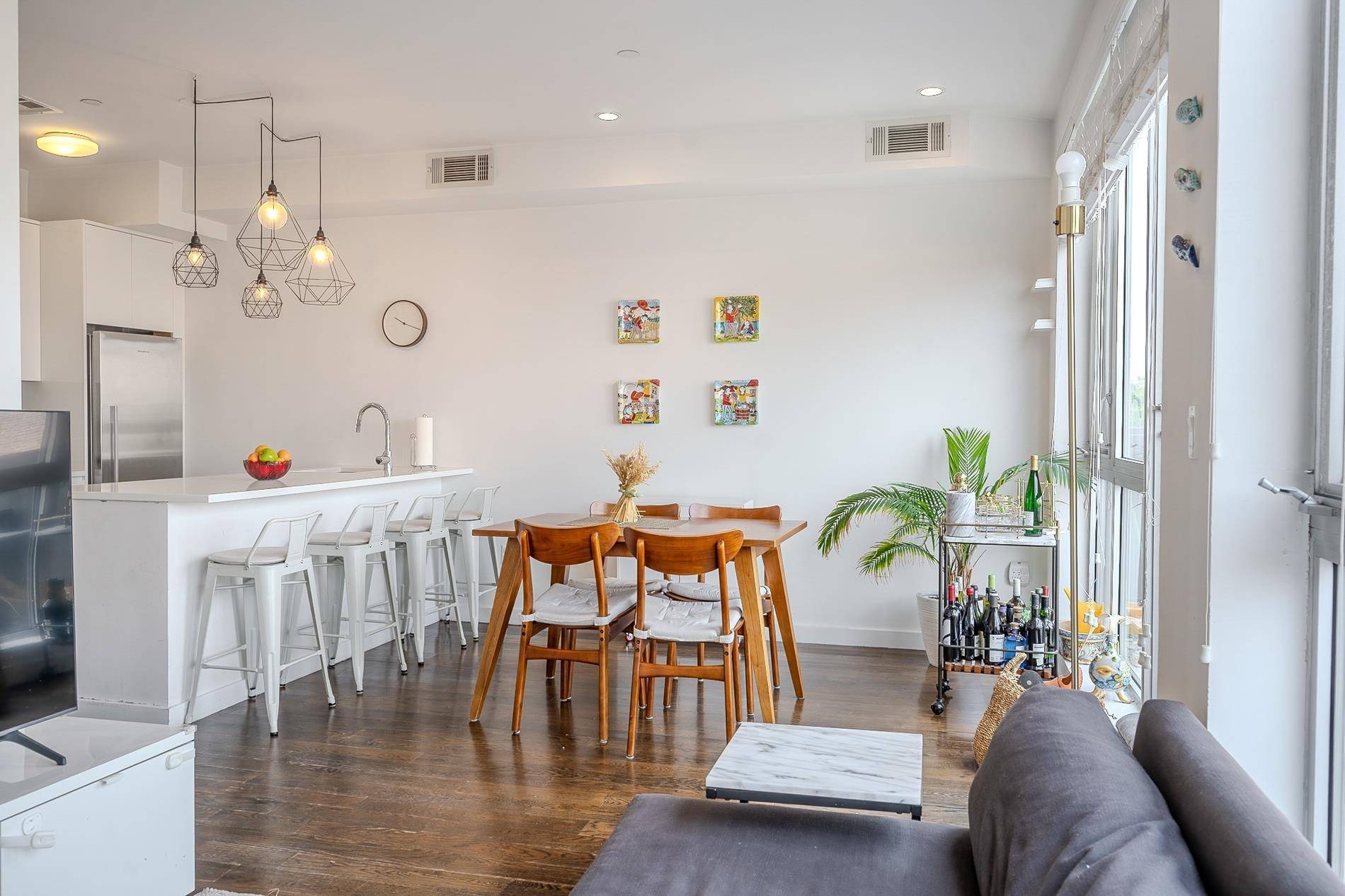 Now Available for Rent Stunning Penthouse at 307 Cooper Street, Bushwick Welcome to Penthouse PH at 307 Cooper Street a luminous, design forward residence perched atop a boutique condominium in ...