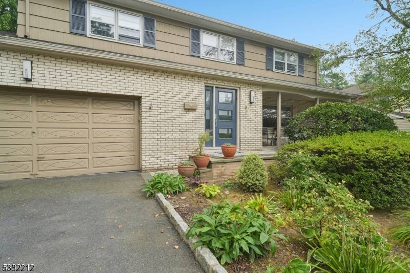 Macarthur Dr Clifton City New Jersey Single-Family