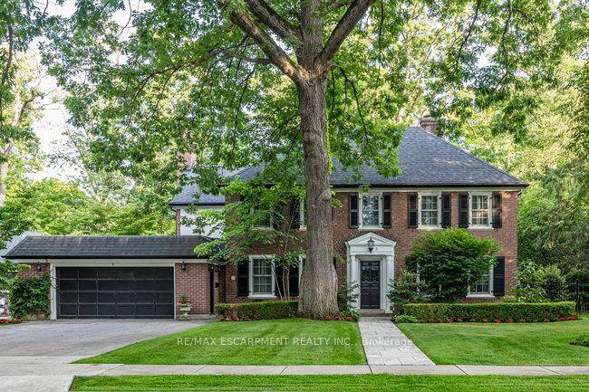 Some homes simply have a feelinga sense of grace, comfort, and quiet joy that welcomes you the moment you step through the front door.