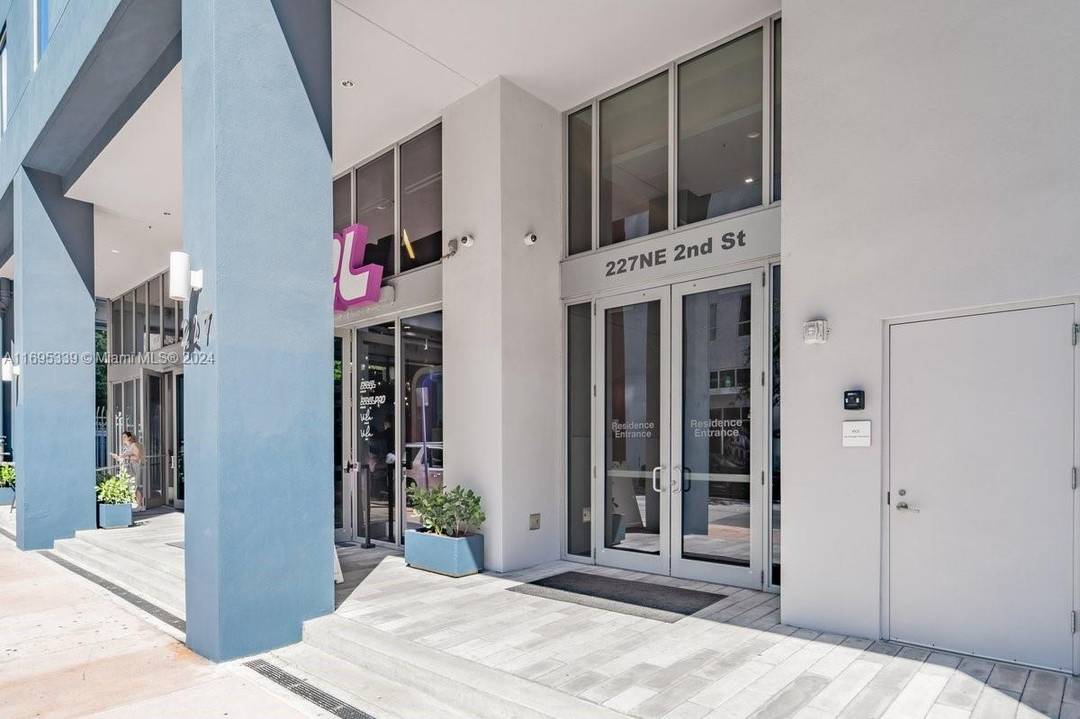 Great for an investor, Short Term rent allowed.