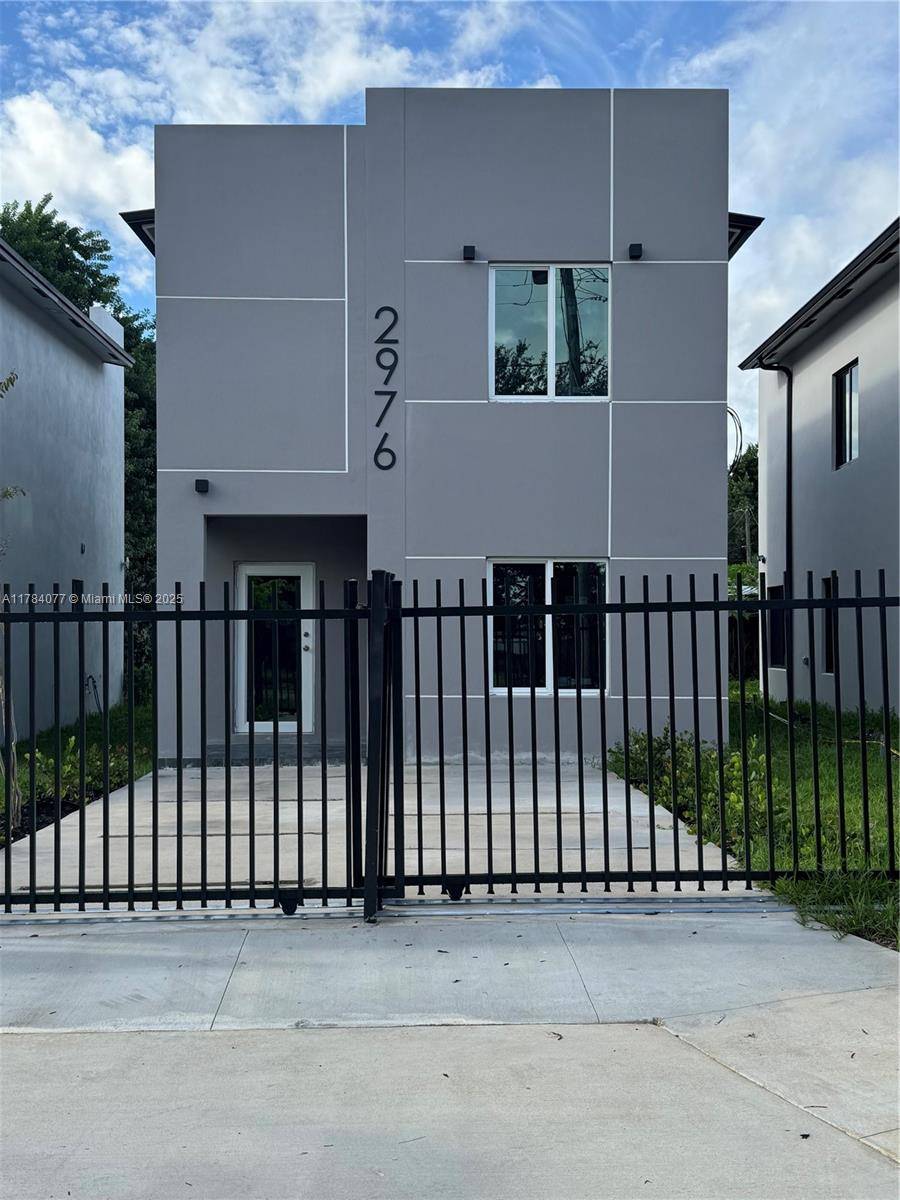 AMAZING NEW CONSTRUCTION SINGLE FAMILY 4 Bed 2.