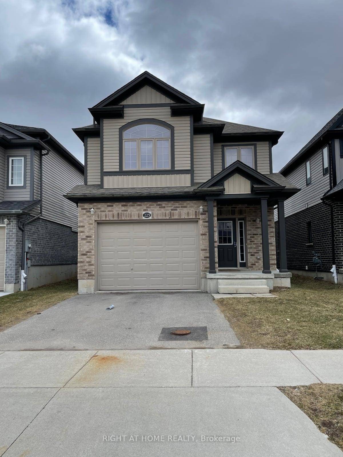 Welcome to Fully furnished, ready to live in, 2 Storey Detached house available to rent.