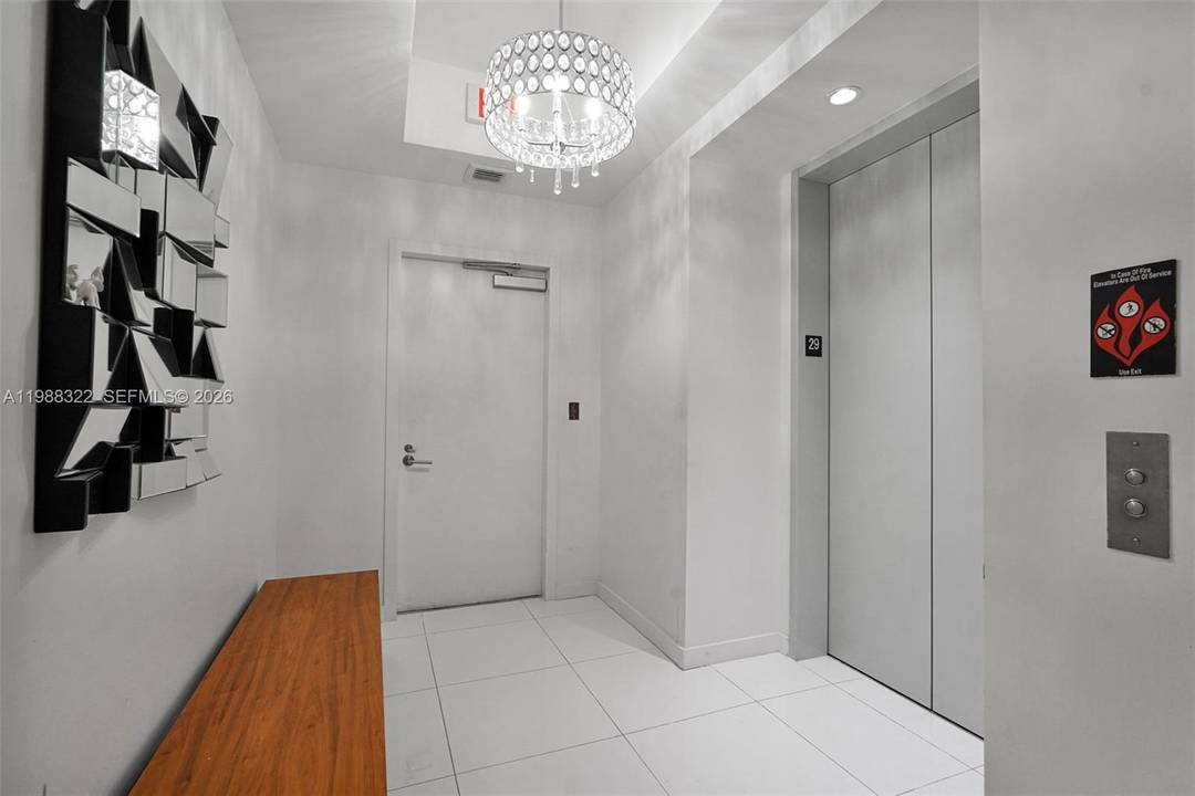 Welcome to Paramount Miami Worldcenter, where sophistication meets comfort in the heart of Downtown Miami.