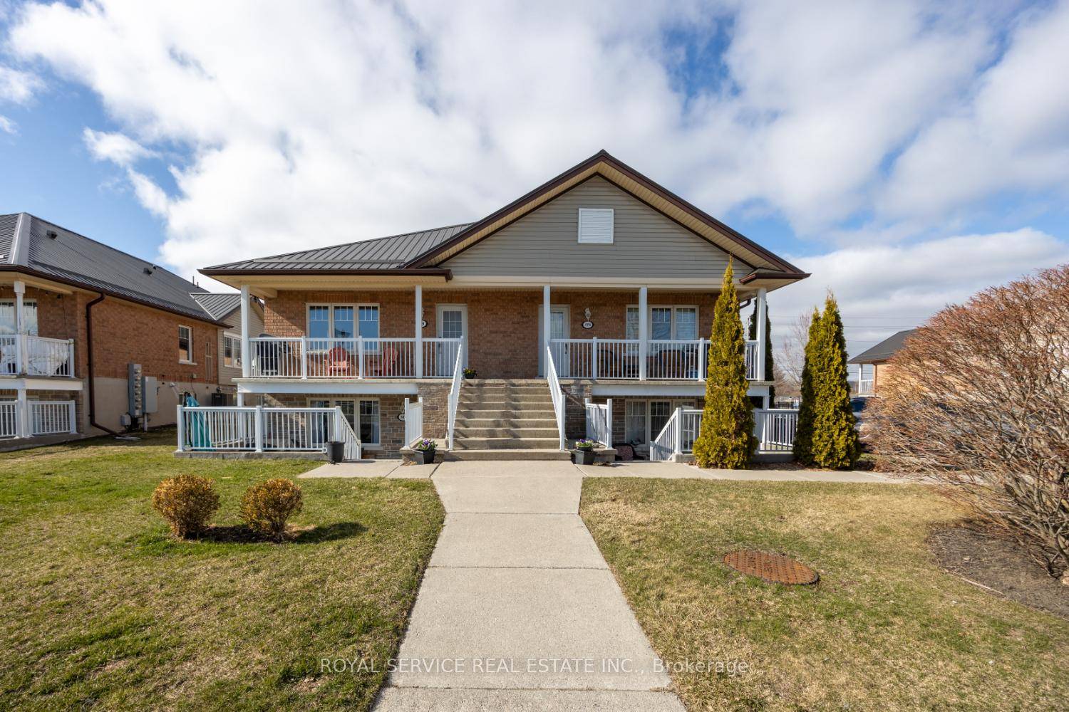 Bright amp ; Stylish Upper Level Condo in a Prime Location !