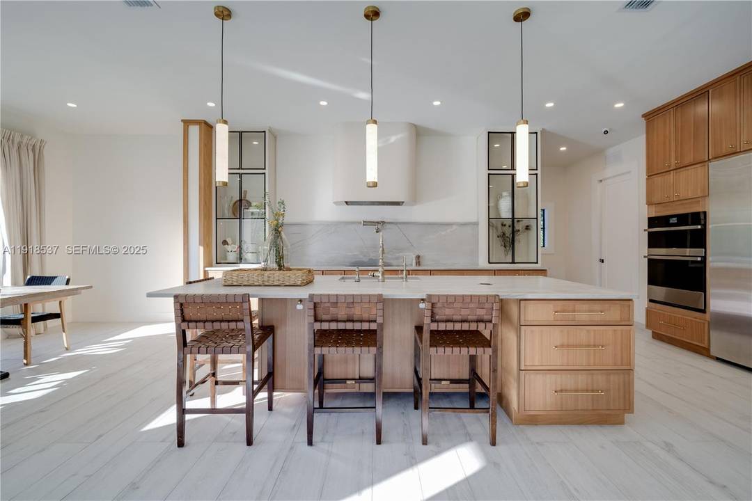 3, 932 square feet of pure living area !