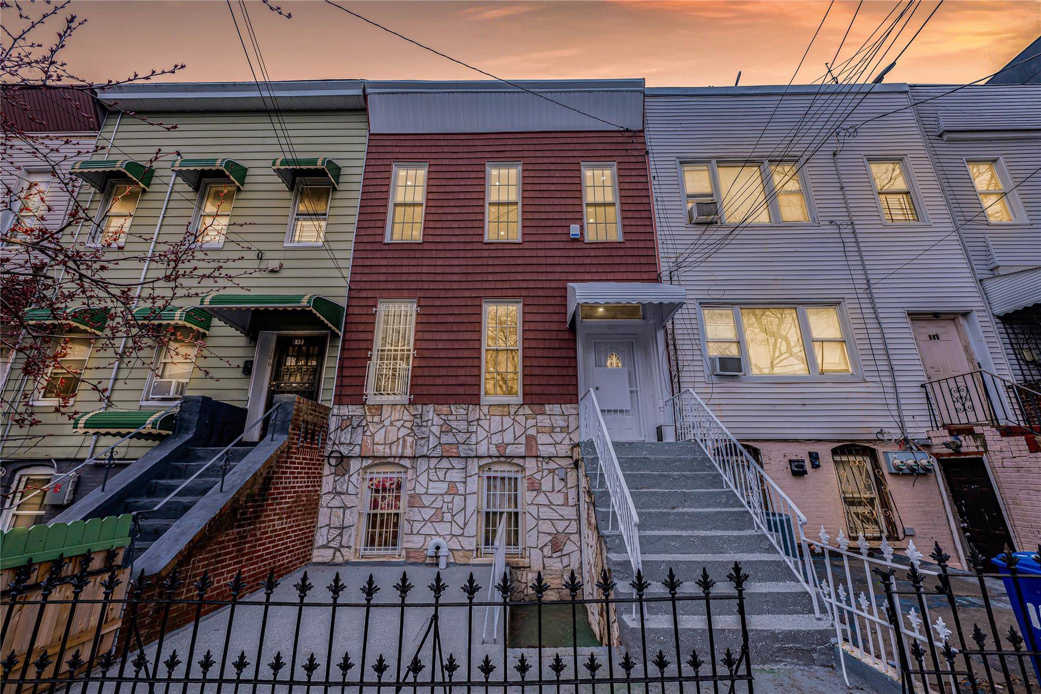 Two Bedrooms Apartment located in the First Floor, High Ceiling, Totally Renovated, 2 Full Bathrooms, including Master Bedroom, Hardwood Floor, Plenty of Closets, Custom Made Eat in kitchen, with island ...