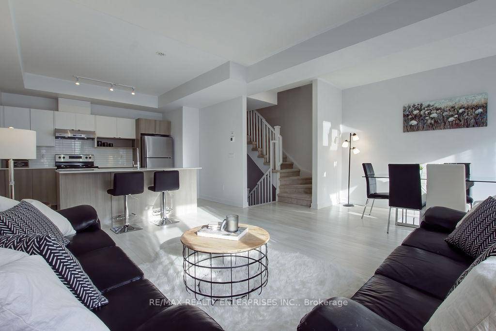 Welcome home to this beautiful 3 Storey Condo Townhome, complete with 1, 500sqft of living space with 2 bedrooms and 3 washrooms, and with in a 5 MINUTE WALK to ...