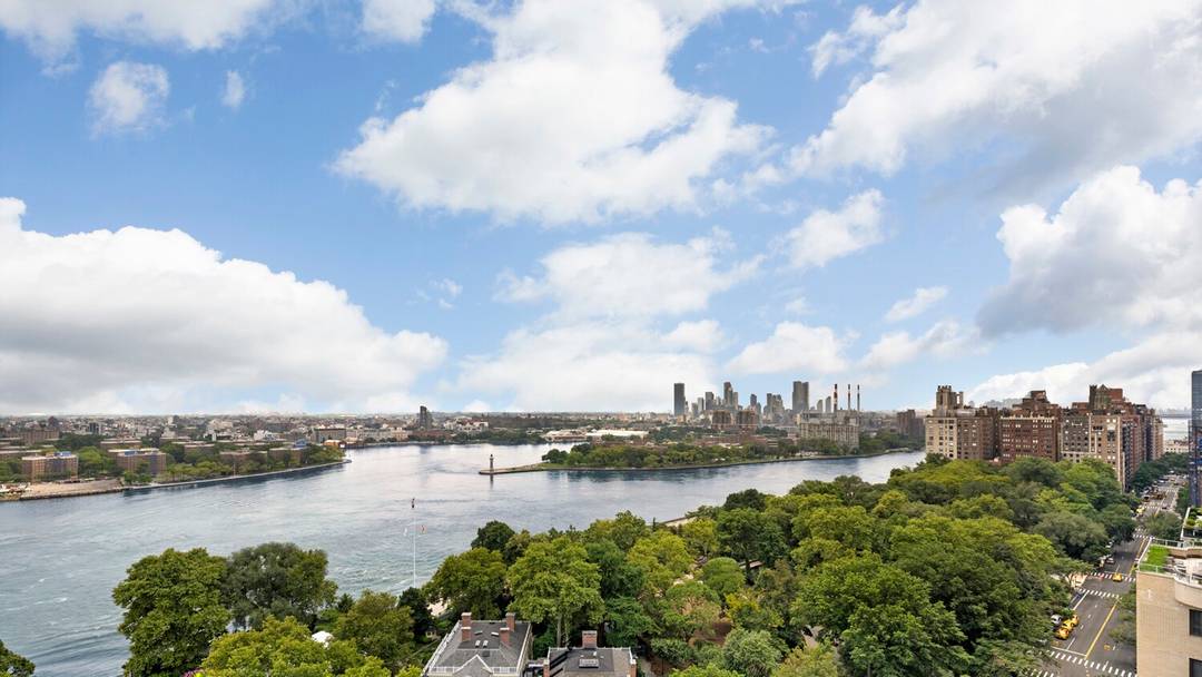 180 East End Avenue, Penthouse A Gracie Towers 2 Bed 2 Bath with Triple Exposures amp ; Wrap Around Terrace Perched atop Gracie Towers, Penthouse A is a rare two ...
