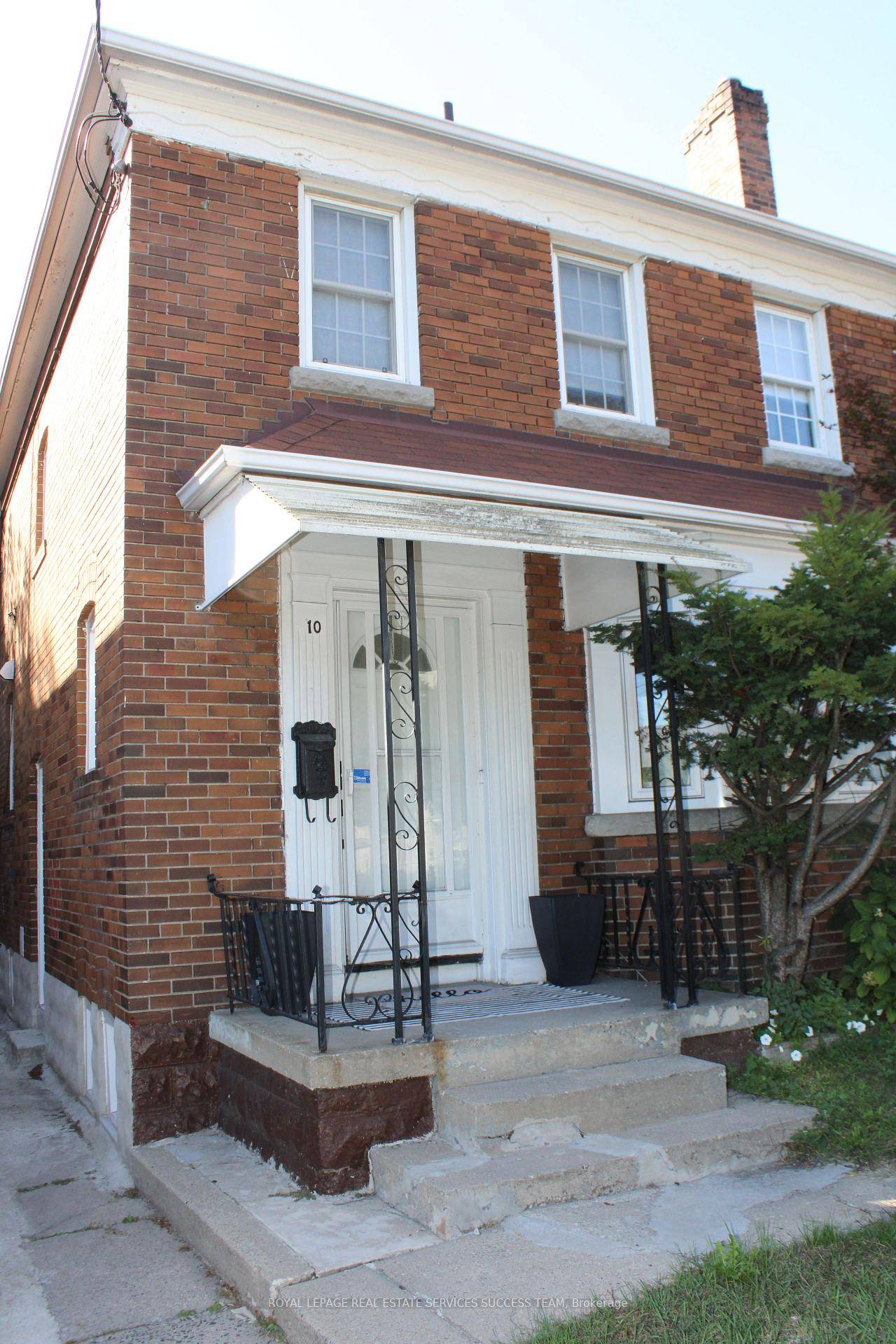 Welcome To This Stunning One Bedroom Legal Basement Newly Renovated With Marble Floor And High Tech, Brand New Appliances !
