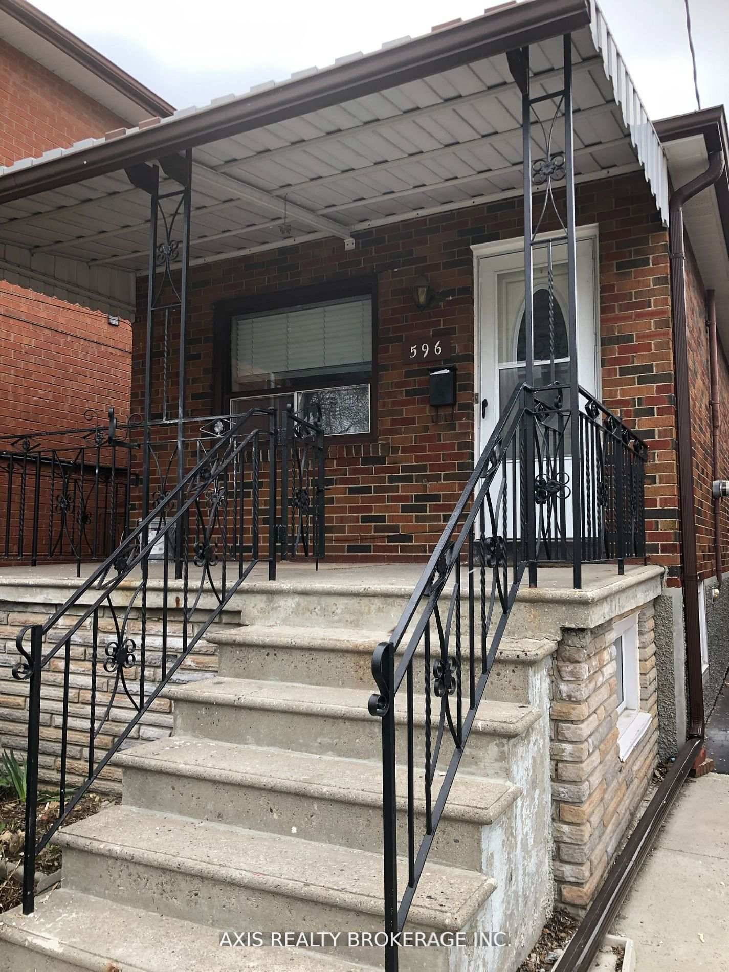 Client RemarksBeautiful 3 1 bedroom with finished basement In The High Demand Area.