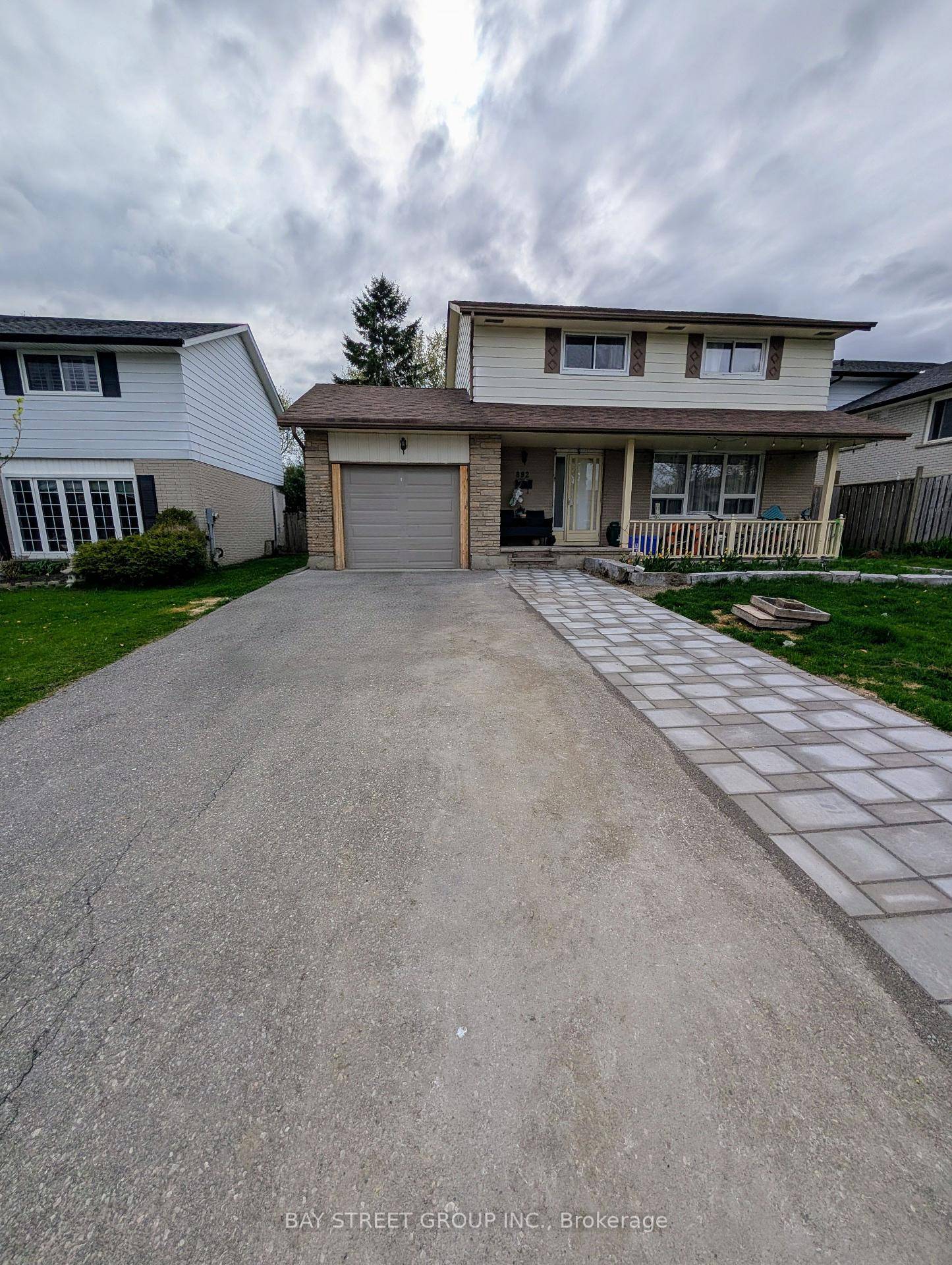 1 year new renovated Basement.