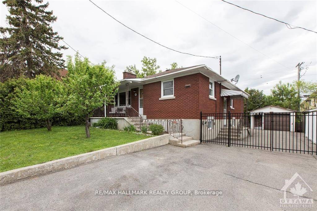 Spacious 3 Bed Upper Level Rental in Carlington No Rear Neighbours !