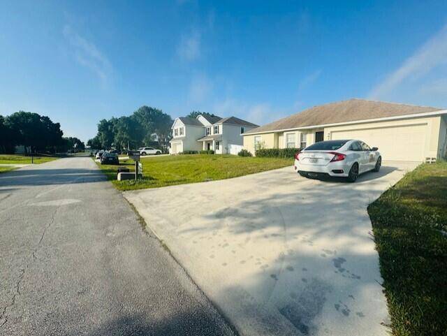 Welcome to this charming 3 bedroom, 2 bathroom home nestled in Pt Saint Lucie.