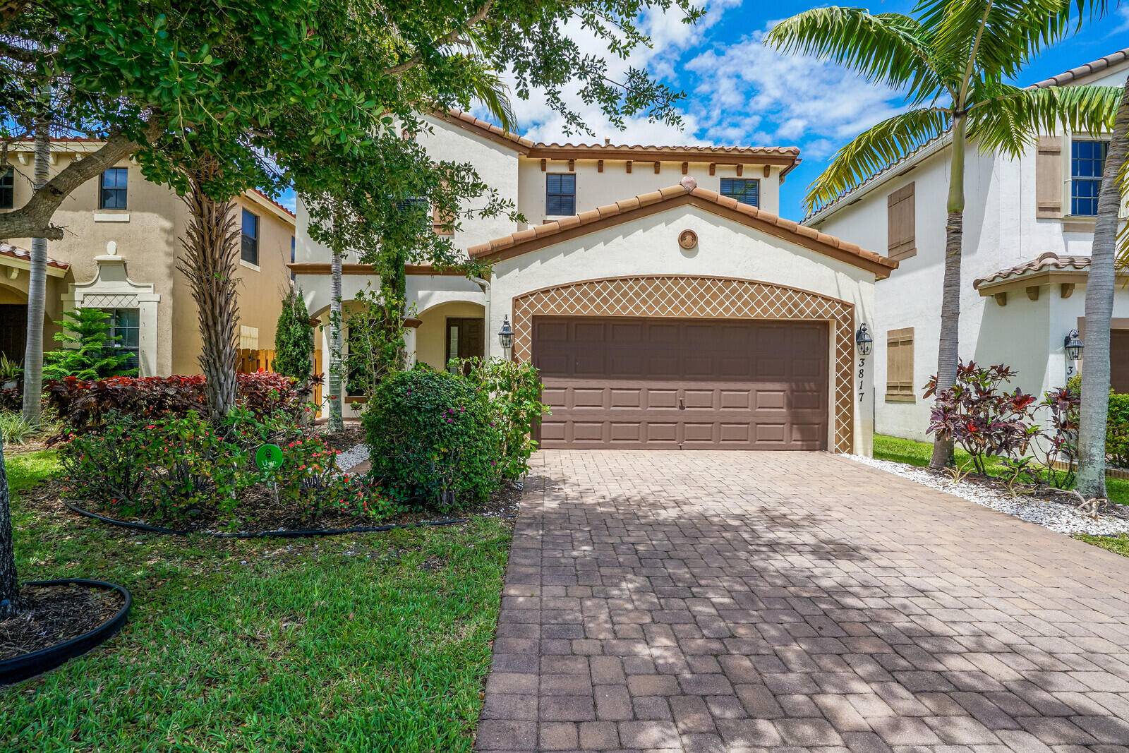 Beautifully appointed 5BR 3BA pool home in Boynton Beach's community of Aspen Glen available now for annual rental.