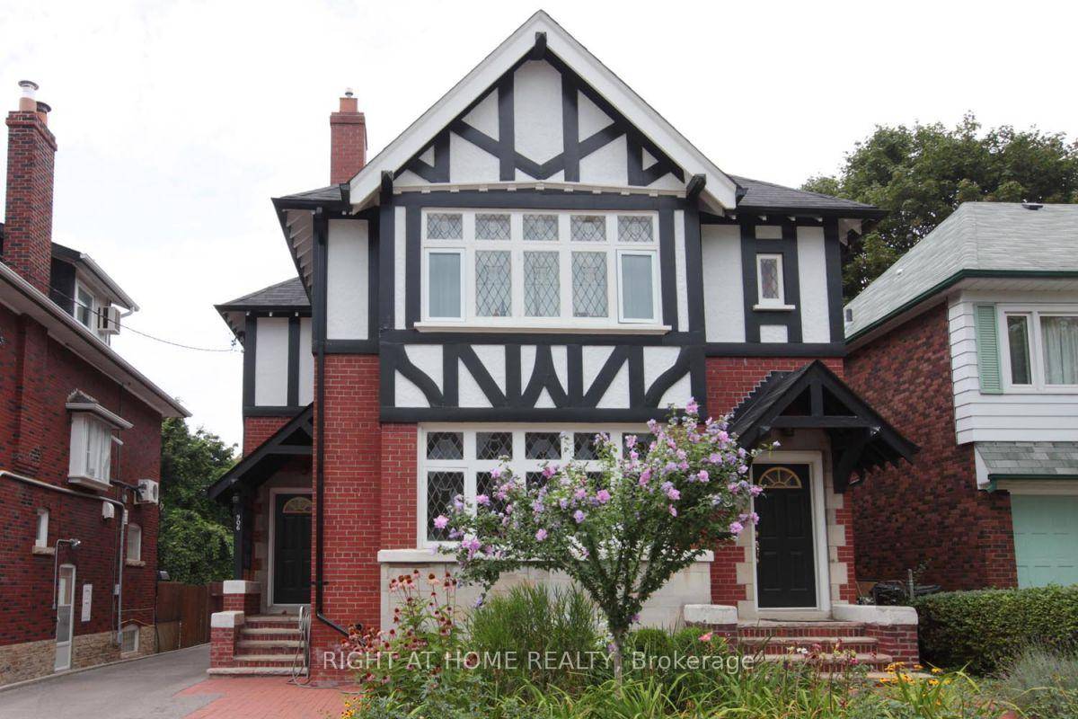 A Beautiful amp ; Spacious 3 Bedroom Unit In Forest Hill.