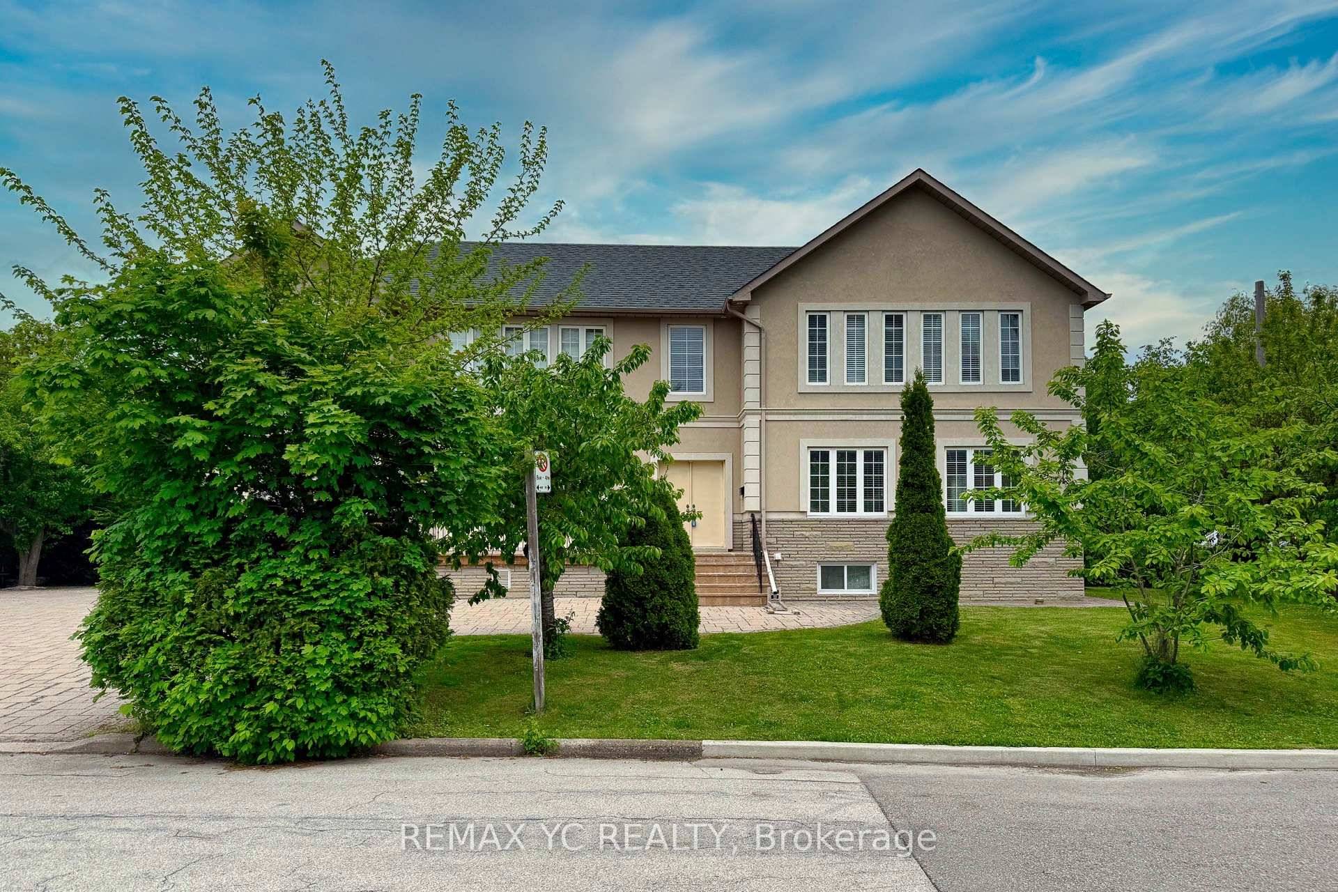 Exceptionally Convenient Location in North York !