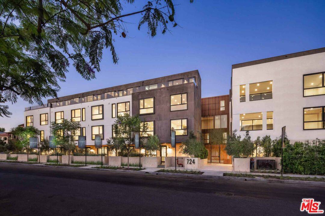 724 N Croft Ave 2BR Sunset Strip La