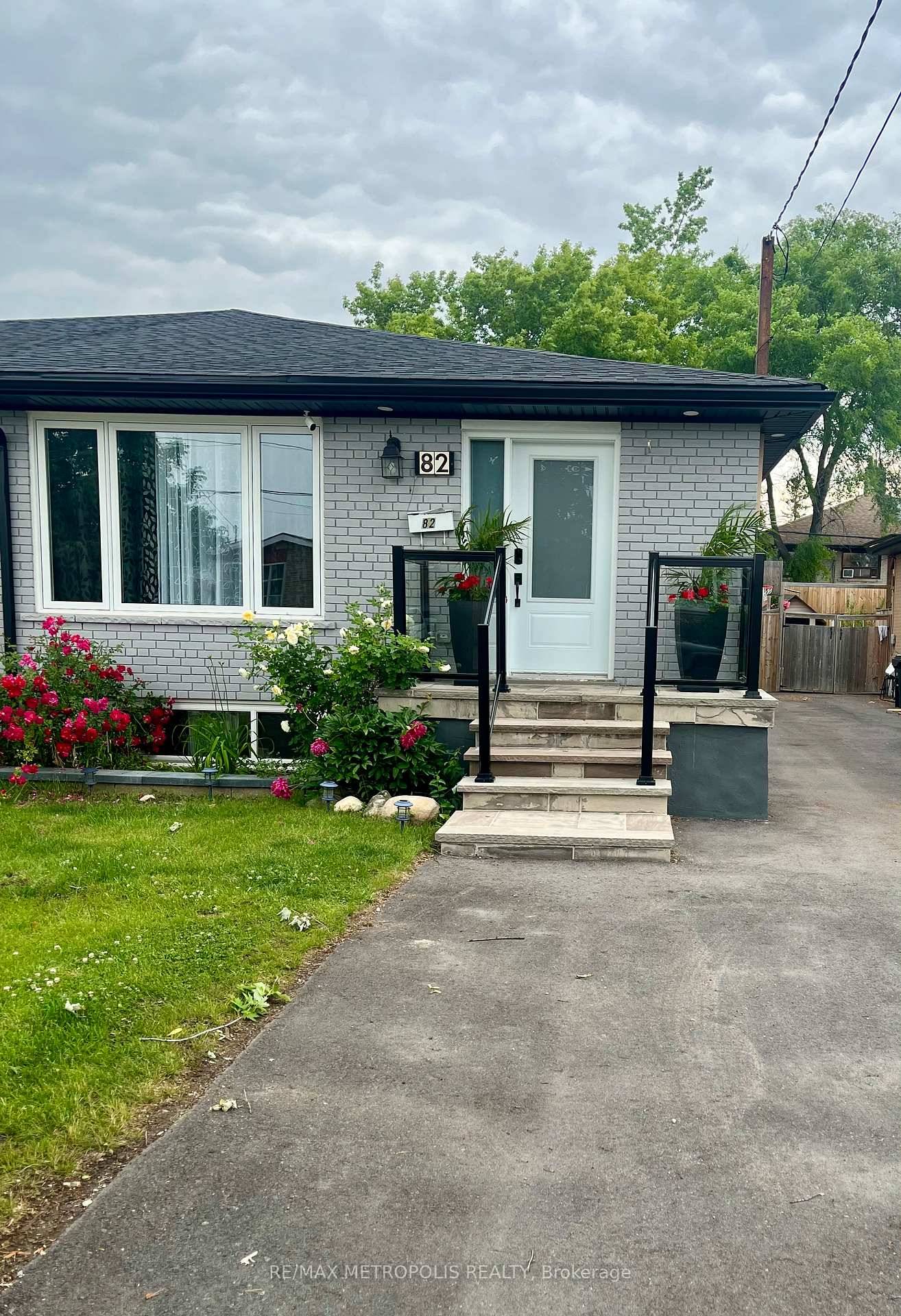 Stunning Renovated 3 Bedroom with Private Entrance Prime Toronto Location !