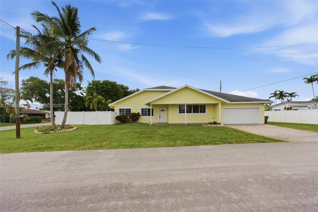 Tucked away in one of Fort Lauderdale s most sought after pockets, this 4 bedroom, 3.
