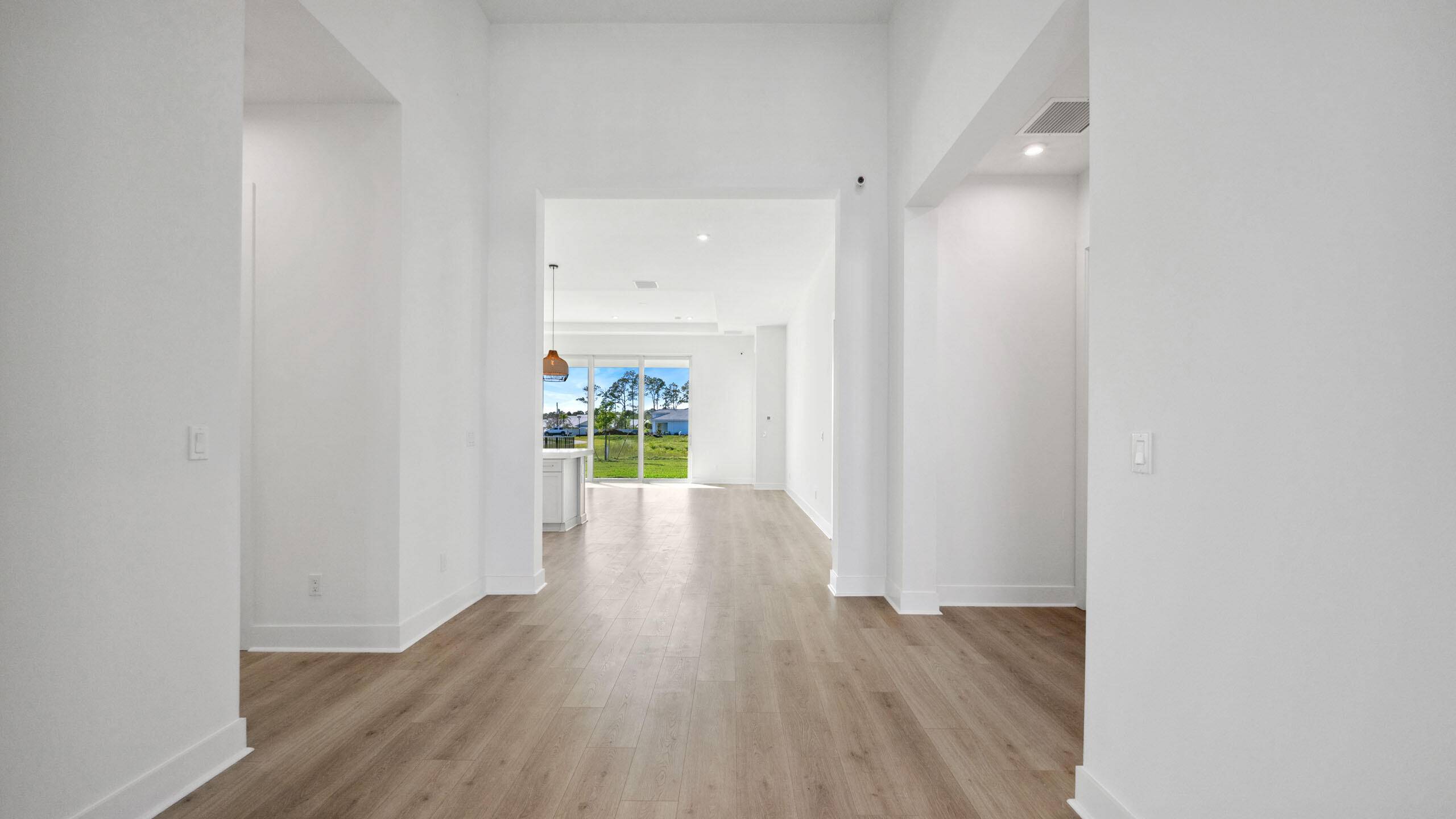 EXPERIENCE LUXURY LIVING !