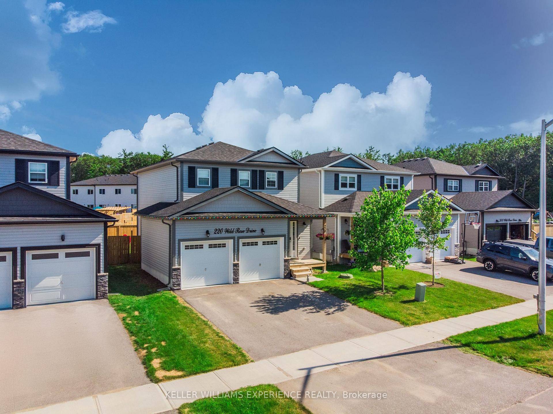 Welcome to this beautifully crafted, newly constructed two story home in the heart of Gravenhurst !